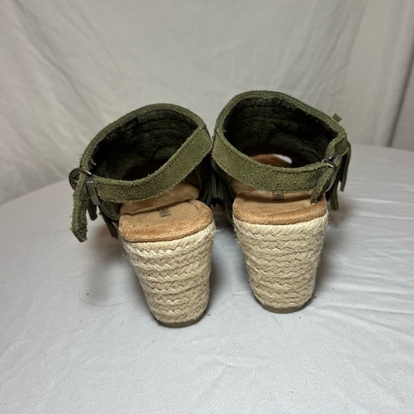 Minnetonka Green Suede Fringe Espadrilles Wedges - Size 7 - Like new! - Picture 4 of 9